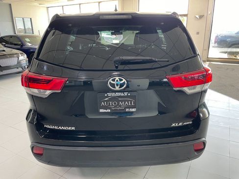 Used 2017 Toyota Highlander XLE image 6