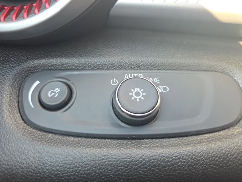 Used 2024 Chevrolet Trax RS w/ Sunroof Package image 33