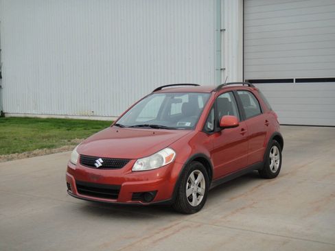 Used 2012 Suzuki SX4 AWD Hatchback image 2