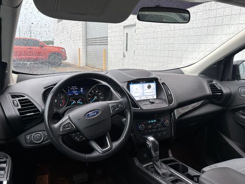 Used 2019 Ford Escape SE FWD image 3
