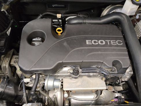 Used 2018 Chevrolet Equinox LS image 30