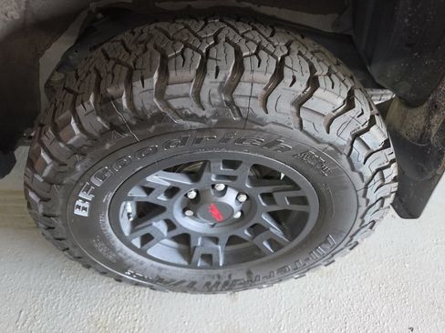 Used 2020 Toyota 4Runner TRD Off-Road AWD/4WD image 7