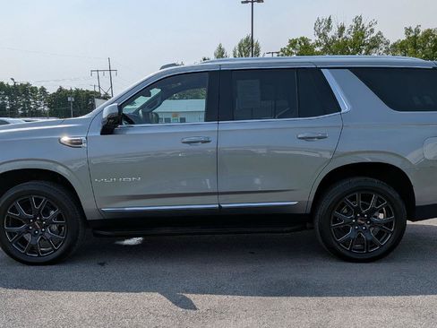 Used 2025 GMC Yukon Elevation w/ LPO, Elevation Black Package AWD/4WD image 6