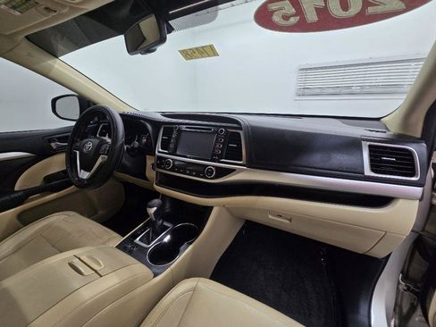 Used 2015 Toyota Highlander XLE FWD image 22