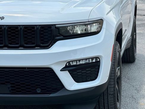 Used 2023 Jeep Grand Cherokee Limited w/ Luxury Tech Group II AWD/4WD image 47