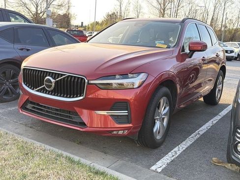 Used 2022 Volvo XC60 B5 Momentum image 3