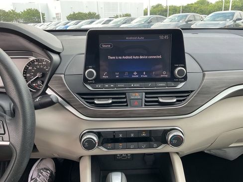 Used 2025 Nissan Altima 2.5 SV FWD image 23