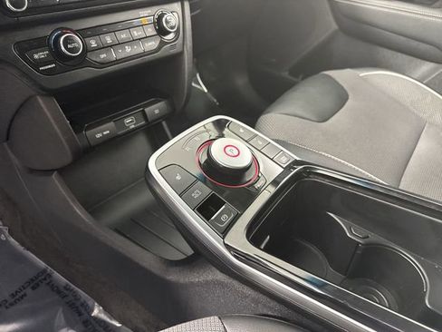 Used 2022 Kia Niro EX w/ Cold Weather Package FWD image 18