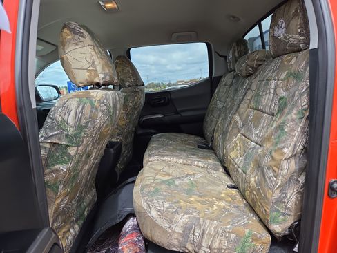 Used 2016 Toyota Tacoma SR5 w/ SR5 Appearance Package (SN) image 11