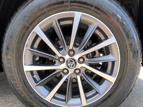 Used 2017 Toyota Highlander XLE FWD image 13