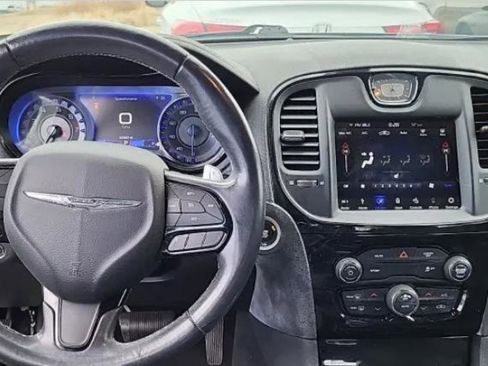 Used 2019 Chrysler 300 S image 6