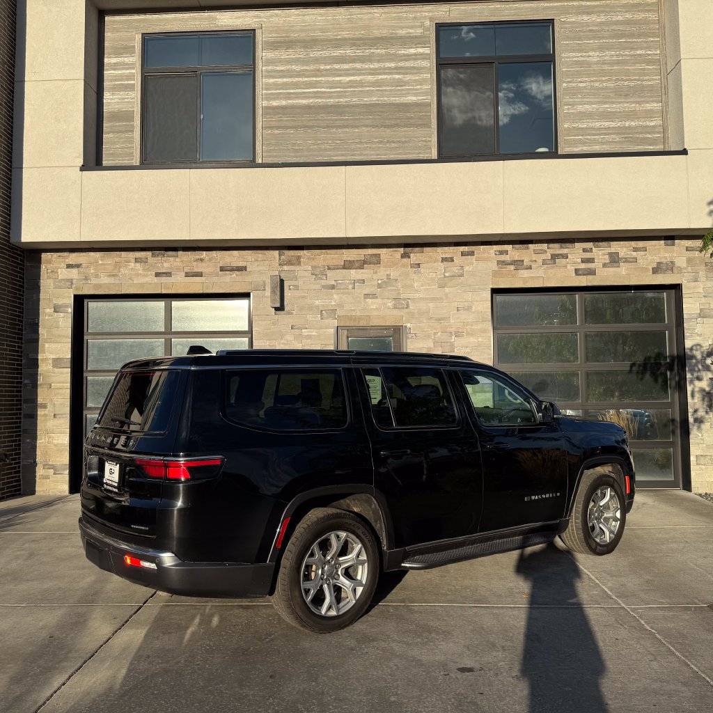 Used 2022 Jeep Wagoneer Series II AWD/4WD image 3
