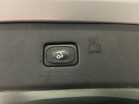 Used 2020 Ford Edge Titanium image 32