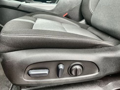 Used 2025 Chevrolet Blazer LT image 16