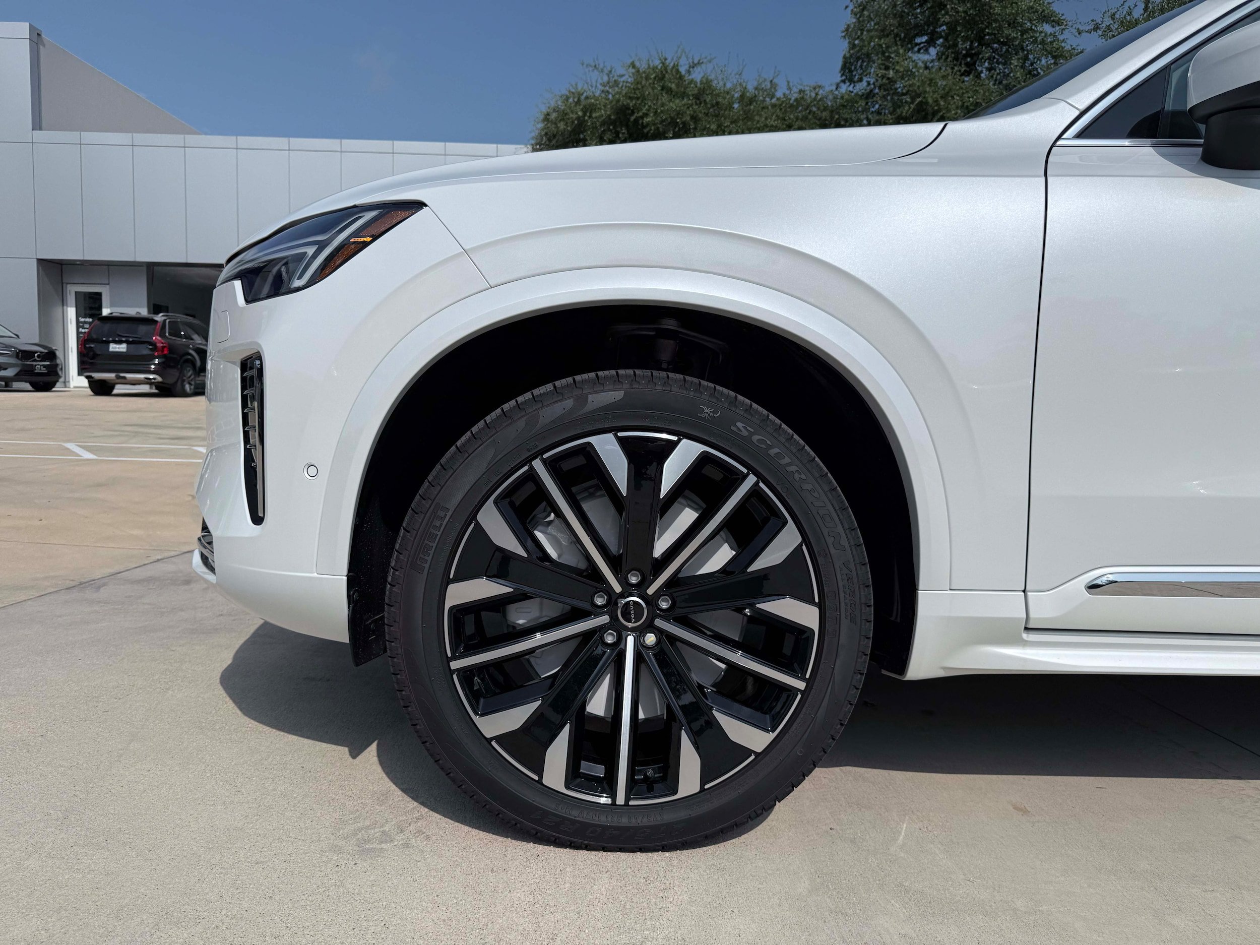 New 2026 Volvo XC90 B6 Plus w/ Protection Package Premier AWD/4WD image 10