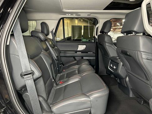 Used 2025 Ford Expedition Active AWD/4WD image 13