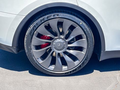 Used 2022 Tesla Model Y Performance AWD/4WD image 10