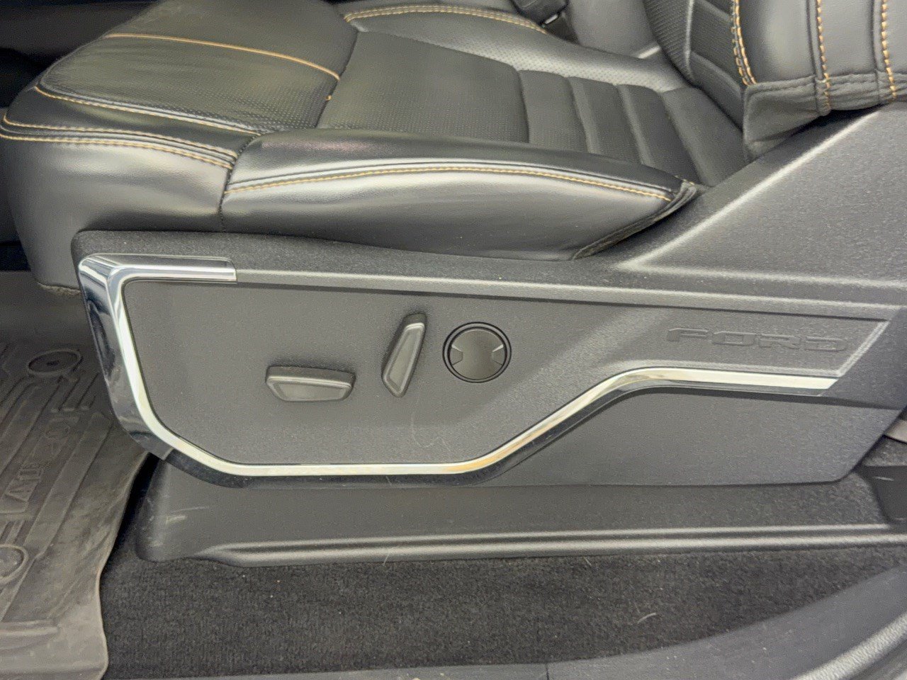 Used 2023 Ford F350 Platinum AWD/4WD image 16