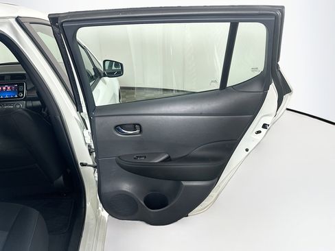 Used 2025 Nissan Leaf S image 30