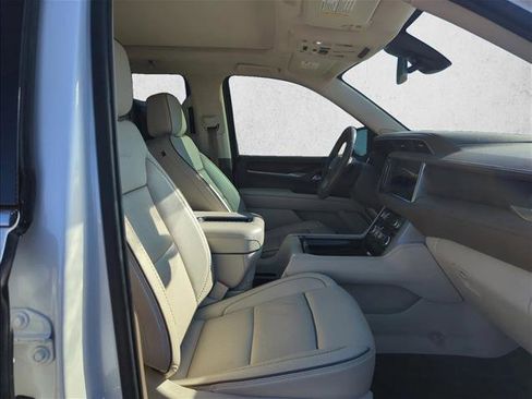 Used 2021 GMC Yukon Denali w/ LPO, Illumination Package image 18