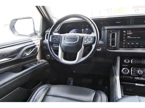 Used 2022 GMC Yukon Denali w/ Denali Ultimate Package RWD image 8