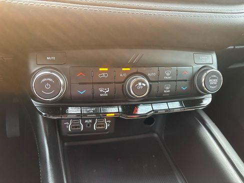 Used 2021 Dodge Durango SXT AWD/4WD image 23