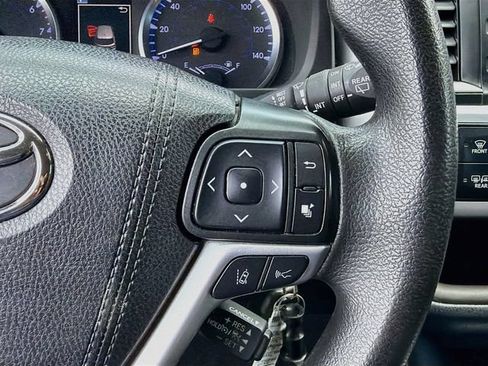 Used 2019 Toyota Highlander LE FWD image 35