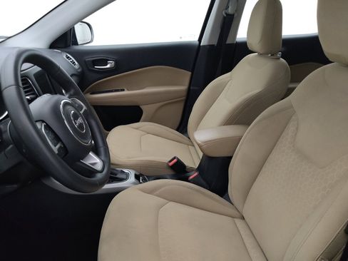 Used 2018 Jeep Compass Sport w/ Tech Group FWD image 17