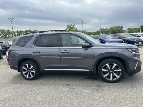 Used 2023 Honda Pilot Touring image 3