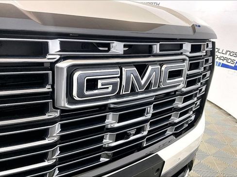 Used 2025 GMC Yukon Denali Ultimate AWD/4WD image 24