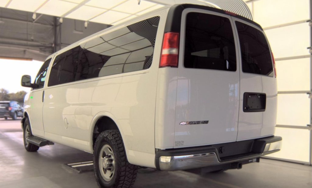 Used 2019 Chevrolet Express 3500 LT w/ LT Preferred Equipment Group RWD image 2