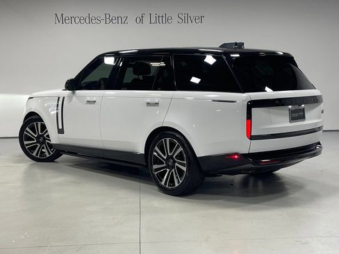 Used 2023 Land Rover Range Rover Long Wheelbase SE AWD/4WD image 3