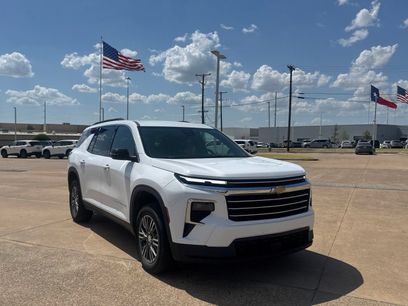 Used 2025 Chevrolet Traverse LT