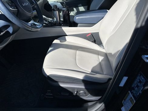 Used 2023 Kia Sportage EX image 8