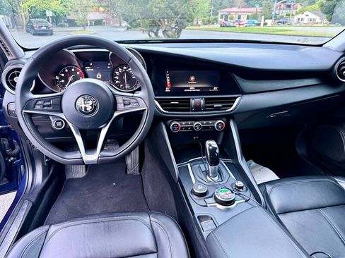 Used 2017 Alfa Romeo Giulia AWD image 8