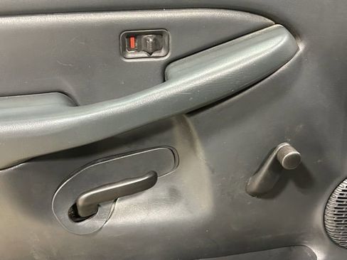 Used 2000 GMC Sierra 1500 SL w/ Fleet Group image 12