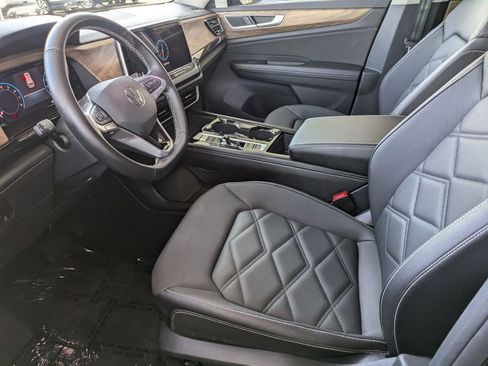 Used 2025 Volkswagen Atlas SE image 23