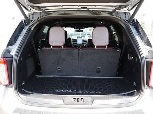 Used 2024 Ford Explorer Platinum w/ Technology Package AWD/4WD image 54