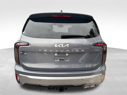 Used 2024 Kia Telluride EX w/ EX Captain's Chair Package image 4