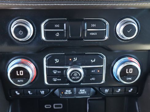 Used 2023 GMC Yukon XL SLT w/ SLT Premium Package AWD/4WD image 35
