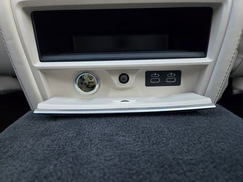 Used 2020 BMW 740i w/ Premium Package image 46