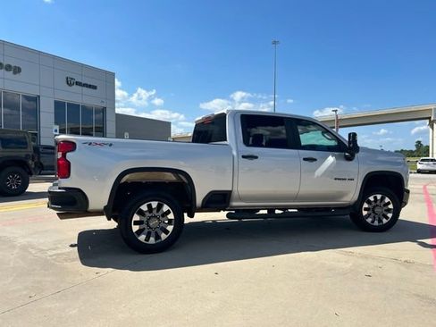Used 2022 Chevrolet Silverado 2500 Custom w/ Custom Value Package AWD/4WD image 14