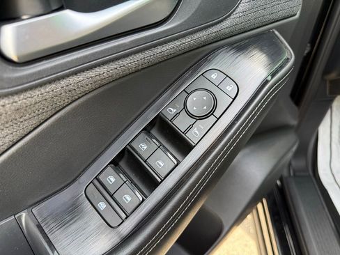 Used 2023 Nissan Rogue SV image 9