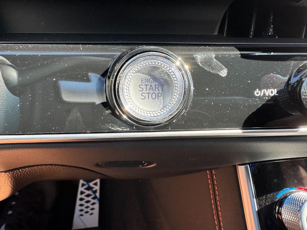 Certified 2026 Genesis GV70 2.5T Sport Prestige AWD/4WD image 19