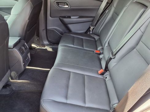 Used 2024 Nissan Rogue SL w/ SL Premium Package image 11