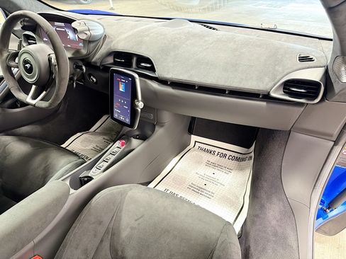 Used 2024 McLaren Artura RWD image 14