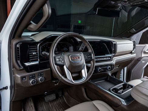 Used 2025 GMC Sierra 2500 SLT image 17