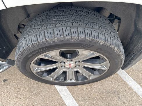 Used 2019 GMC Yukon Denali image 3