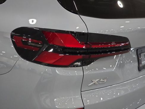 Certified 2026 BMW X5 xDrive40i w/ M Sport Package image 32