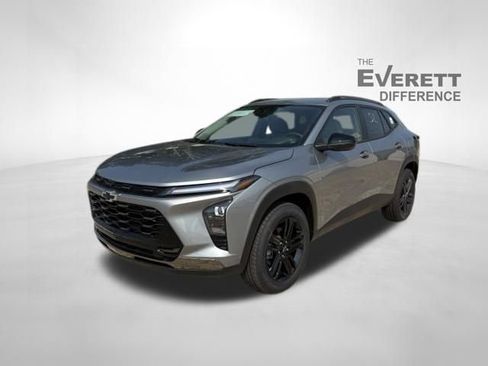 New 2026 Chevrolet Trax ACTIV w/ Sunroof Package FWD image 3